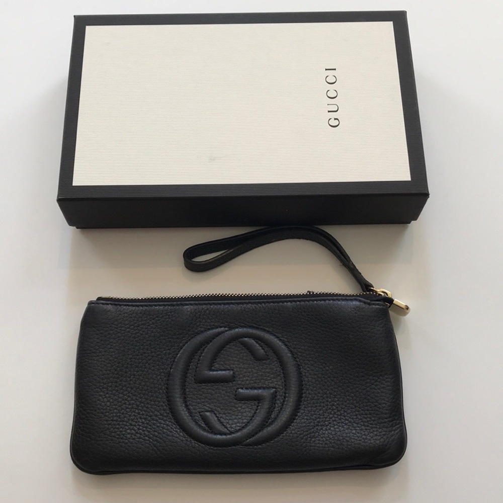 Gucci soho black leather wristlet